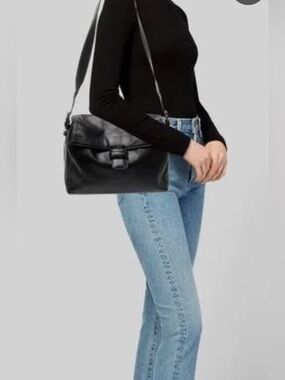 CHANEL Black Leather Shoulder Bag
